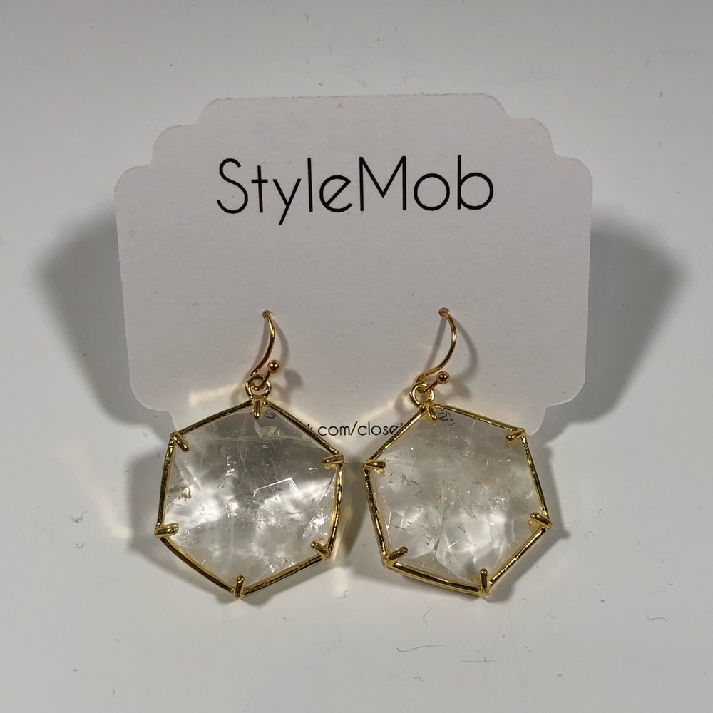 Gorgeous stone earrings.
